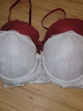 2 Pack White & Burgundy Lace Push-Up Bra NWOT